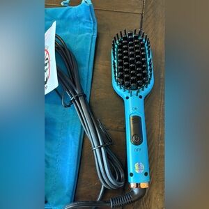 Amika Limited Edition Mini Straightening Brush